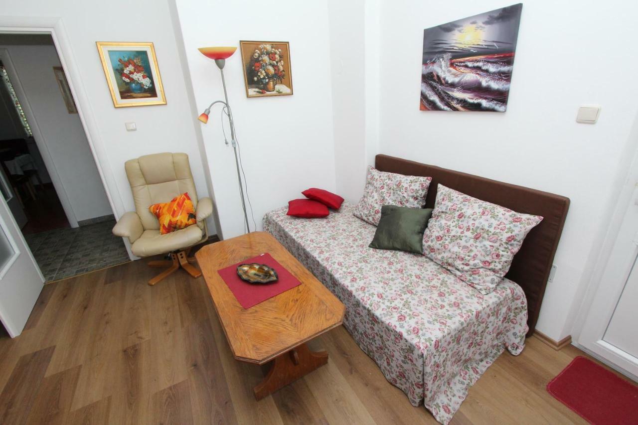 Apartment Dina Rovinj Exterior photo
